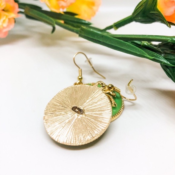 Gold Queen Bee Platform Circle Earrings - Picture 8 of 8